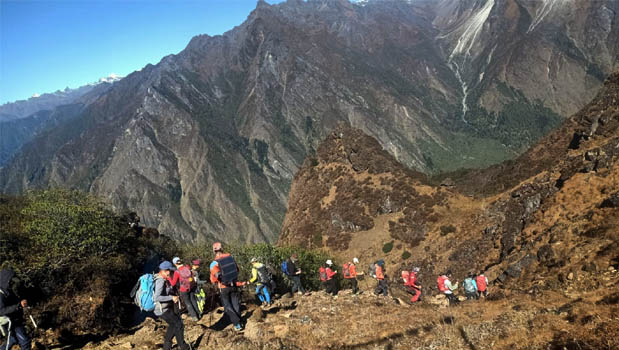 कञ्चनजङ्घा क्षेत्रमा पर्यटक बढेसँगै व्यवसायी उत्साहित