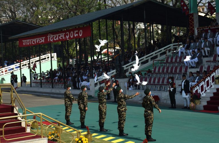 आज गणतन्त्र दिवस विभिन्न कार्यक्रम आयोजना गरी देशभर मनाइँदै