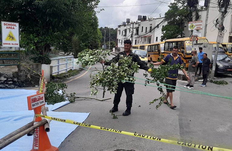 धोबीखोलास्थित बुद्धनगर–बबरमहल जोड्ने पुलमा आवागमन बन्द