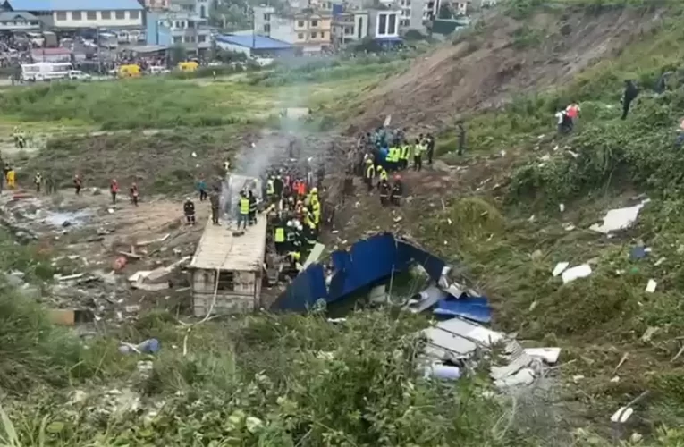 सौर्य एयरलाइन्सको विमान दुर्घटना ग्रस्त ,१८ जनाको मृत्यु , एकको उद्धार