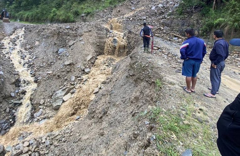 पहिरोले कालीगण्डकी करिडोर तीन दिनदेखि बन्द