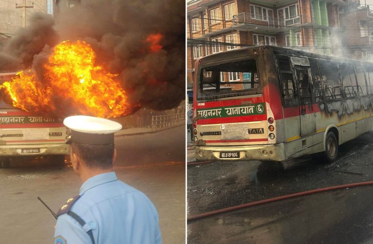 सातदोबाटोमा गुडिरहेको बसमा आगलागी