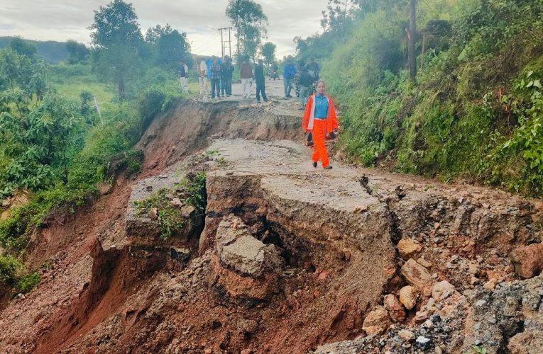 अवरुद्ध हेटौँडा–काठमाडौँ सडक यथाशीघ्र सञ्चालनमा ल्याउन काम तीव्र