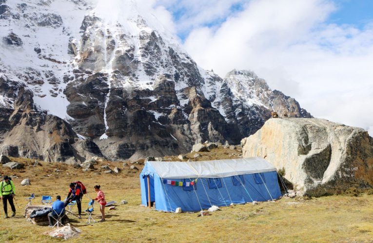 कञ्चनजंघा क्षेत्रमा पर्यटकको सङ्ख्या वृद्धि हुँदा होटल व्यवसाय चलायमान