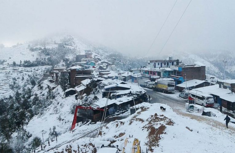 सोमबार देशका पहाडी क्षेत्रमा हल्का वर्षा र हिमाली क्षेत्रमा हिमपातको सम्भावना