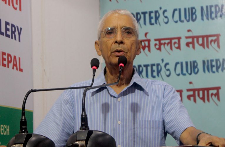 तीनकुने घटनामा ज्यान गुमाएका पत्रकार रजकको परिवारलाई एक लाख सहयोग
