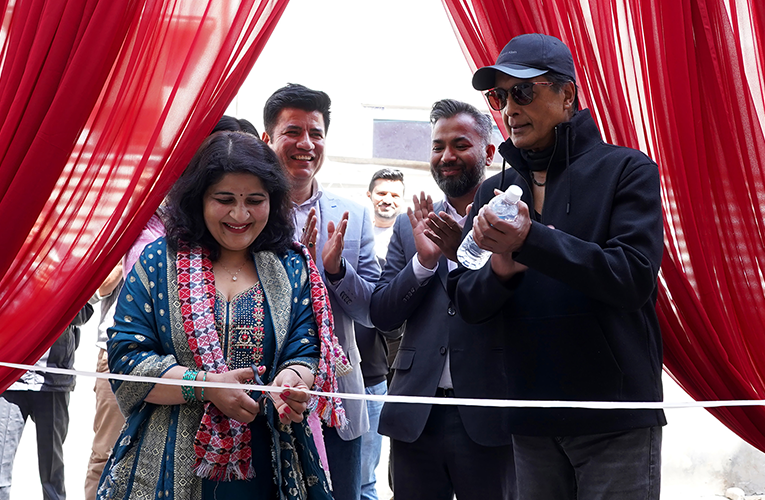 ई–सेवा मनी ट्रान्सफरको ‘मेरो डिजिटल देश’ अभियान विजेता अञ्जुलालाई घर हस्तान्तरण