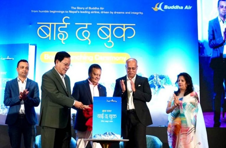 बुध्द एयरका अध्यक्ष वीरेन्द्रबहादुर बस्नेतको पुस्तक ‘बाई द बुक’ विमोचन