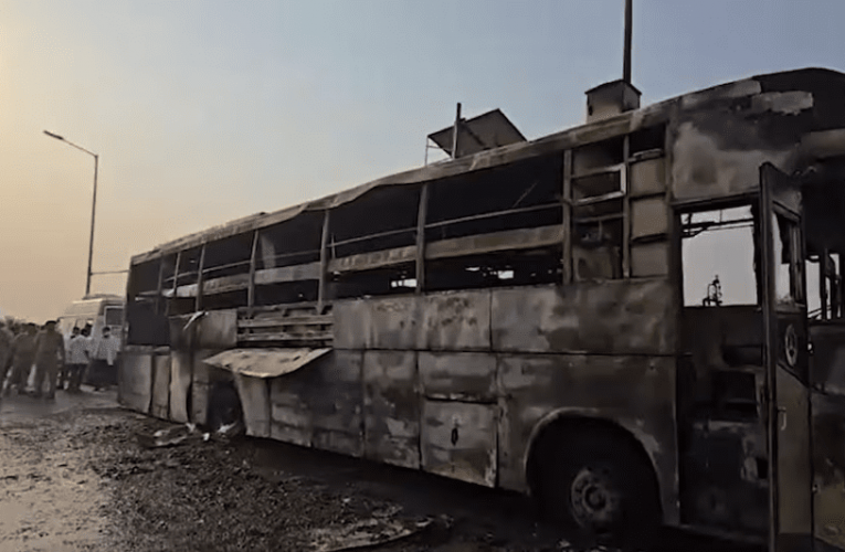 लखनउमा गुडिरहेको बसमा आगलागी, पाँच यात्रुको जलेर मृत्यु