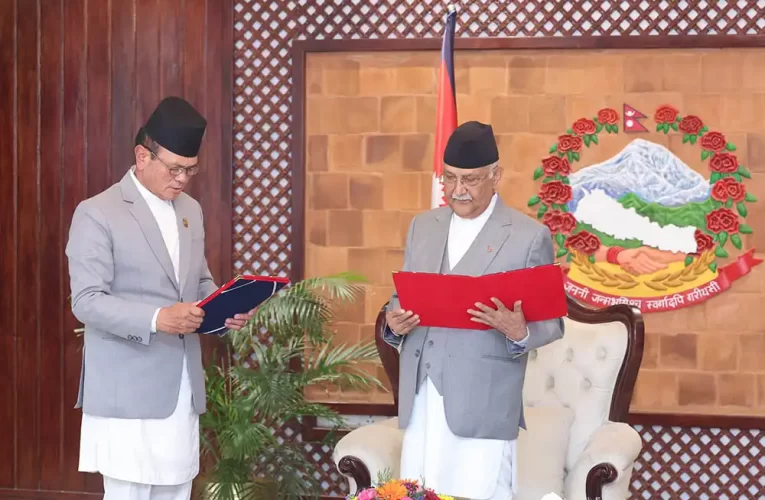 राज्यमन्त्री गर्बुजाले लिए प्रधानमन्त्रीसमक्ष शपथ
