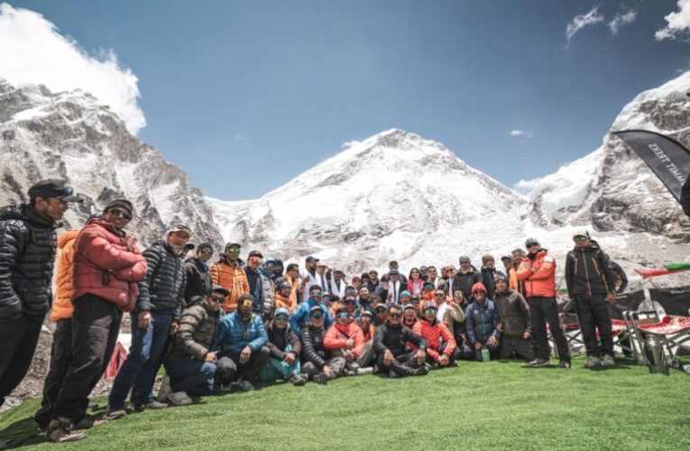 महामन्त्री शर्माको संयोजनमा सगरमाथा बेसक्याम्पमा विशेष संवाद