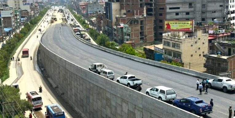देशकै पहिलो ‘ग्वार्को फ्लाई ओभर प्रधानमन्त्री ओलीले उद्घाटन गर्दै