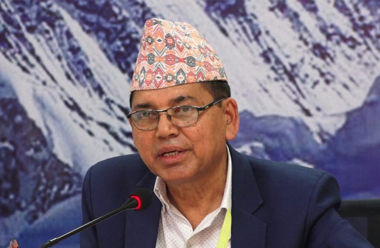 सार्वजनिक यातायात व्यवसायीहरूले सेवा अवरुद्ध गर्नु गलत