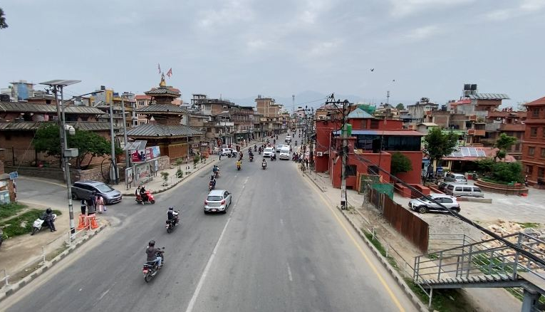 सार्वजनिक यातायात बन्द हुदाँ यस्तो देखियो उपत्यकामा सडक