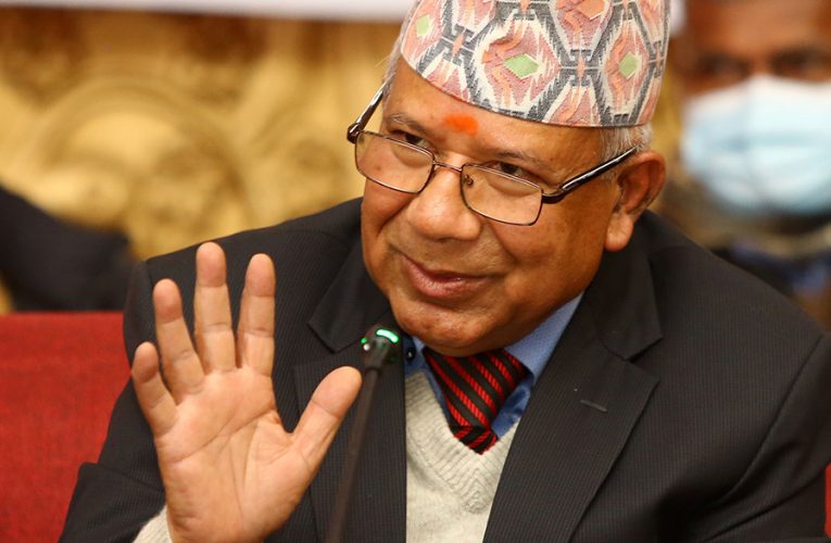 ओली मेरो राजनीतिक क्यारियर समाप्त गर्न चाहन्छन्- माधव नेपाल