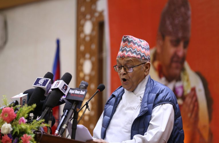 राजसंस्था फर्काउन भोलि सिफल चौरमा आन्दोलन