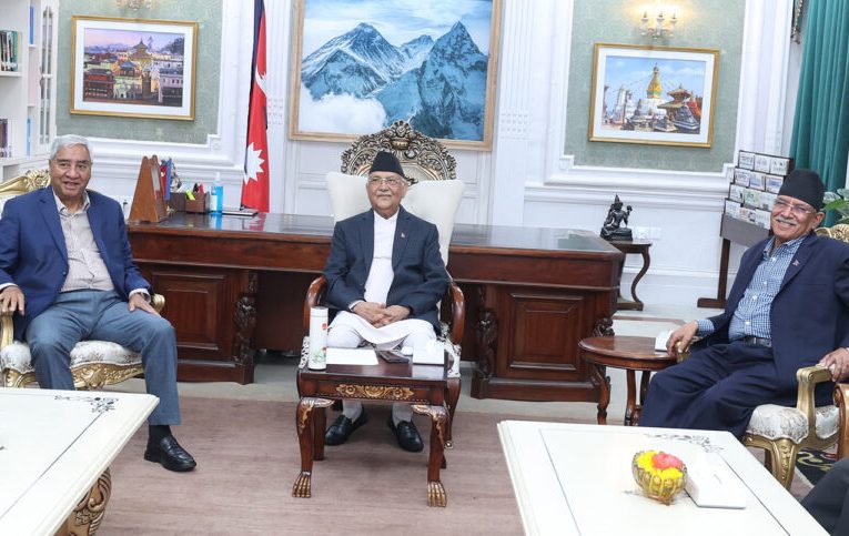 प्रमुुख तीन दलका शीर्ष नेताको बैठक बस्दै