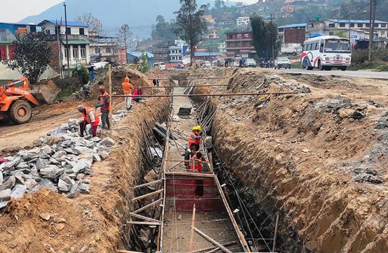 सूर्यविनायक–साँगा सडक सीमाभित्र निर्माण भएका संरचना भत्काइँदै