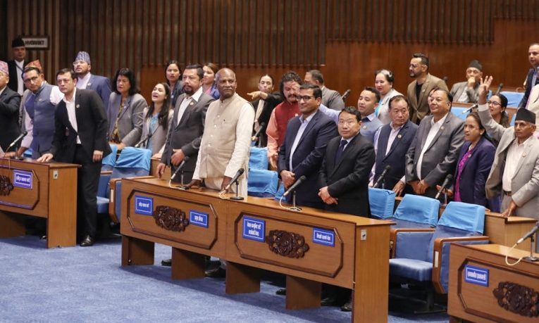 प्रतिनिधिसभा बैठकमा आज पनि अवरोध, आधा घण्टाका लागि स्थगित
