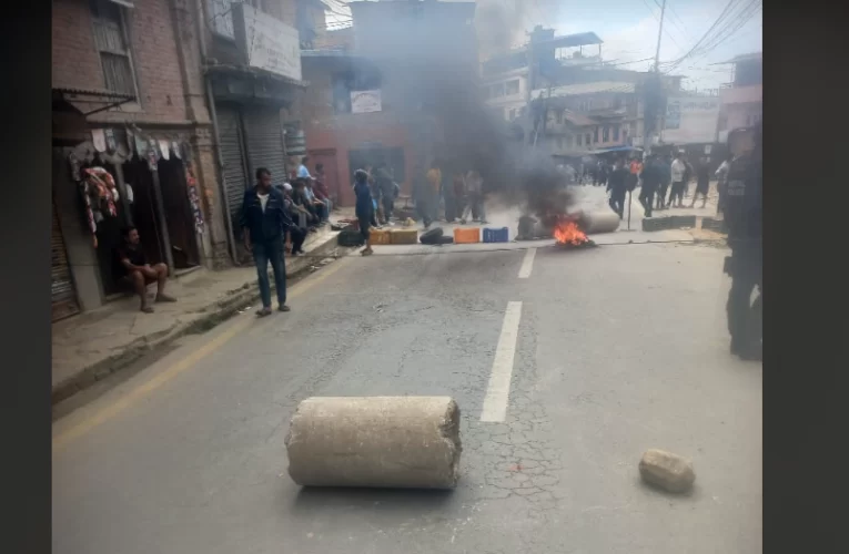 ललितपुरमा बाटो चौडा बनाउने क्रममा पोलले लागेर एक जनाको मृत्यु