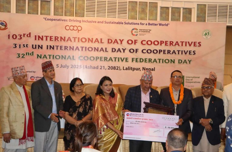सहकारी महासंघद्वारा उत्कृष्ट सहकारी संस्था र व्यक्तिहरु सम्मानित