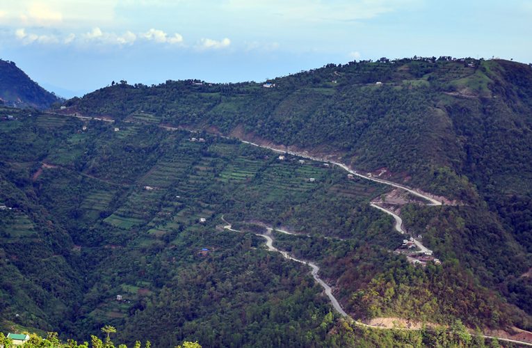 मध्यपहाडी राजमार्ग अवरुद्ध