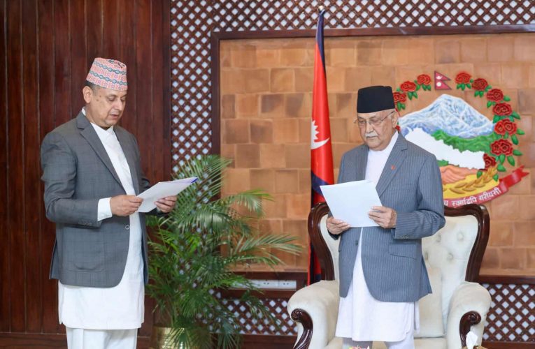 नवनियुक्त उपकुलपति अर्यालले लिए पद तथा गोपनीयताको सपथ