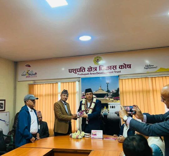 शुभप्रवा सेभिङ्ग १६ बर्षमा प्रवेश गरेको अवसरमा पशुपति क्षेत्र विकास कोषलाई टोकन हस्तान्तरण