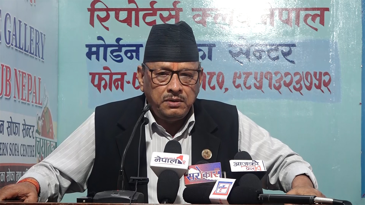 शिक्षक महासंघका पदाधिकारीले आफूहरूसँग एउटा सहमति गरेर बाहिर अर्को बोल्छन् : सभापति थापा