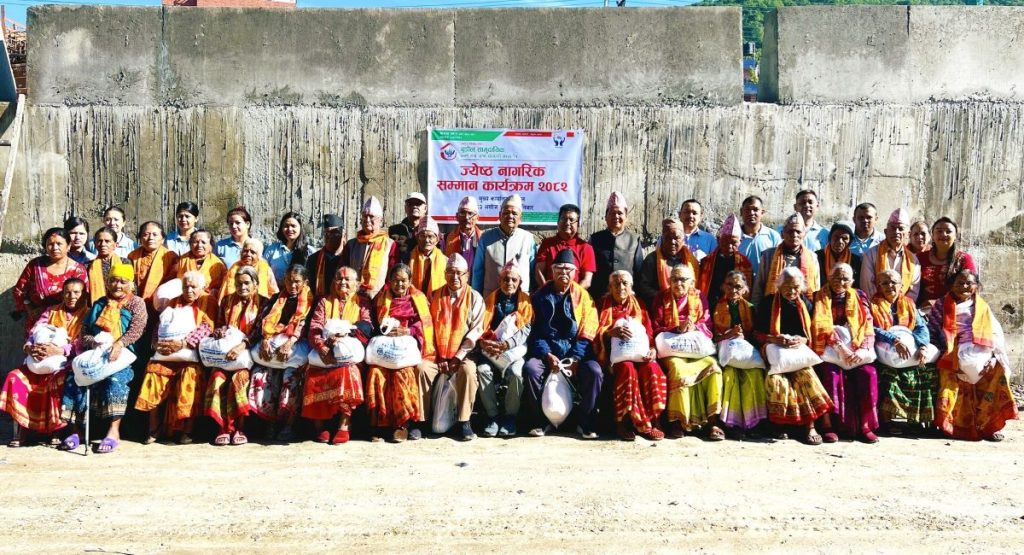 बुडोल सामुदायिक साकोसद्वारा २४० जेष्ठ नागरिकलाई सम्मान