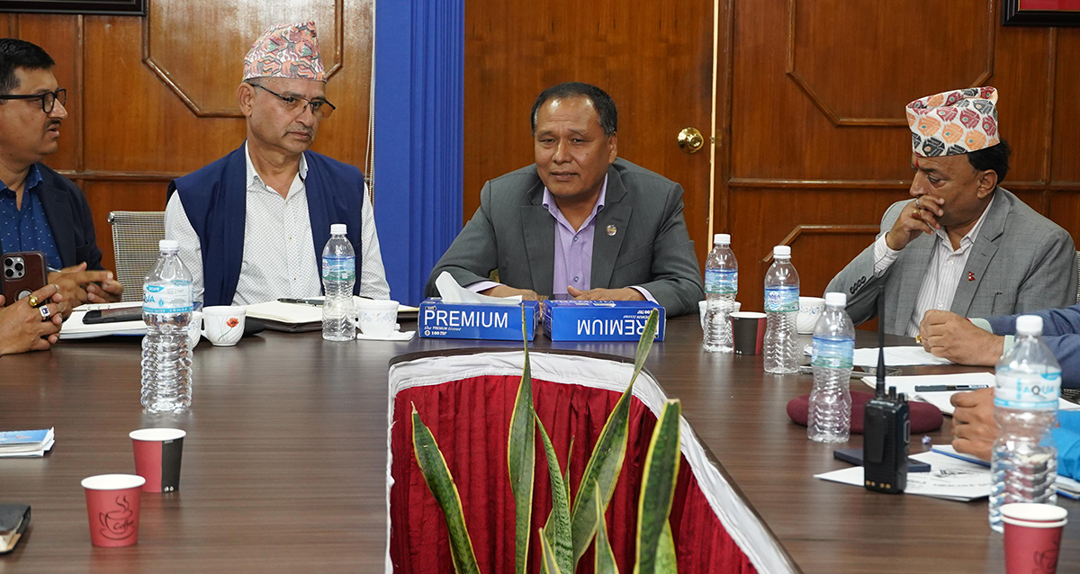 दसैँमा नागढुंगा सुरुङमार्गबाट यात्रुवाहक सवारीसाधन बाहिरिन पाउने