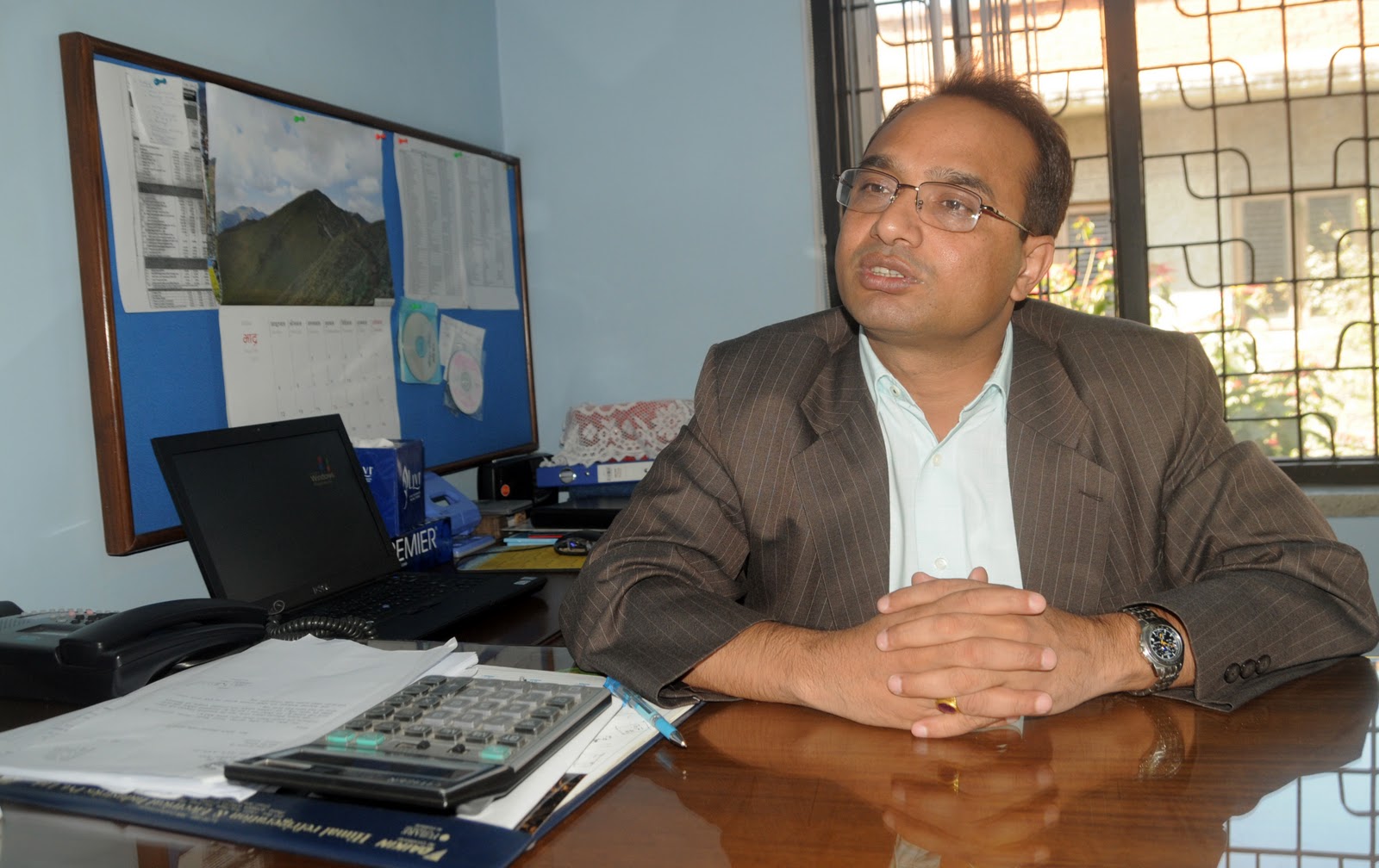 बैंकिङ कसुरमा जेलमा रहेका पूर्वबैंकर कमल ज्ञवालीलाई छोड्न सर्वोच्चको परमादेश