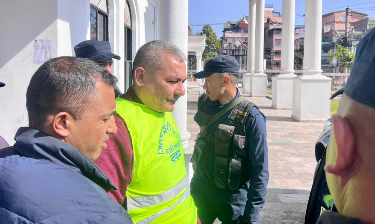 प्रसाईंलाई २४ घण्टाभित्र उपस्थित गराउन सर्वोच्चको आदेश