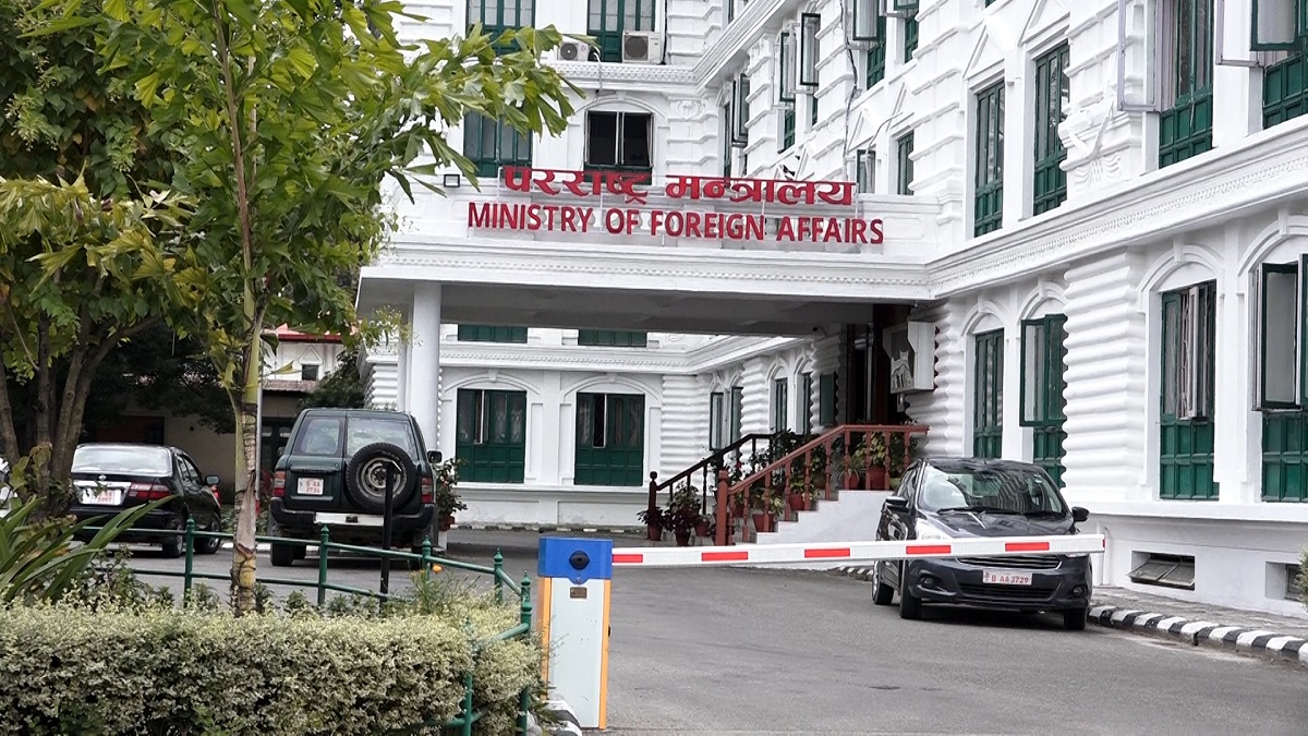 ७ लाख नेपाली यूएईमा मात्रै, अन्य देशमा कति ?