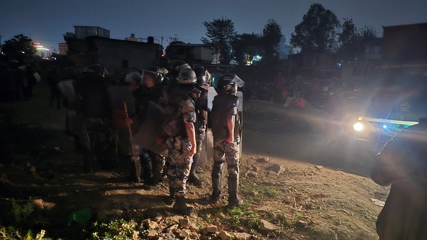 सुकुमबासी बस्तीका घरटहरा हटाउने क्रममा २२ सुरक्षाकर्मी घाइते