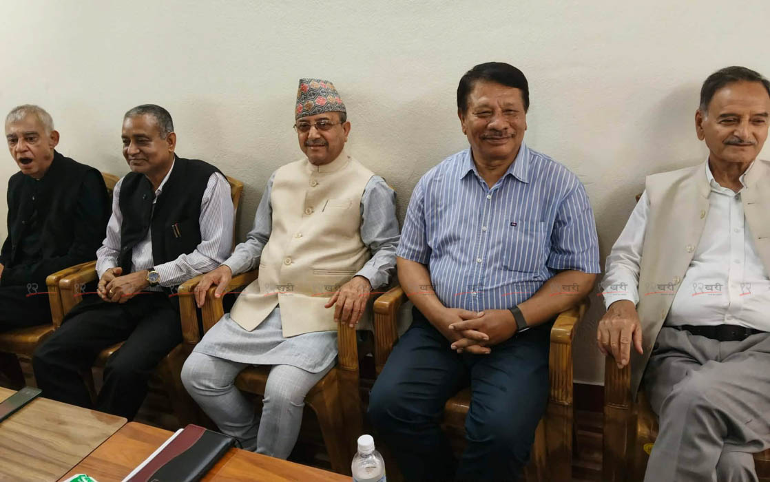 कांग्रेस इतर पक्षको बैठक सुरु