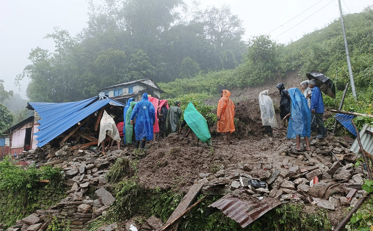 दोलखामा पहिरो जाँदा एकजना बेपत्ता