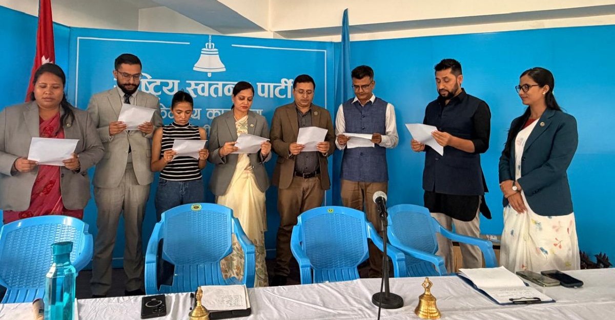 तीन मन्त्रीसहित ६ जना केन्द्रीय सदस्यले लिए शपथ