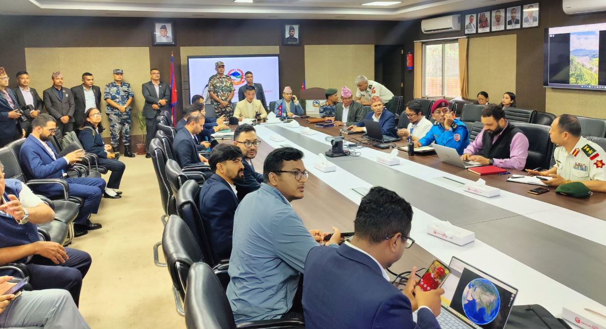 गृहमन्त्रीको उपस्थितिमा मनसुन प्रतिकार्य कमान्ड पोष्टको आकस्मिक बैठक सुरु