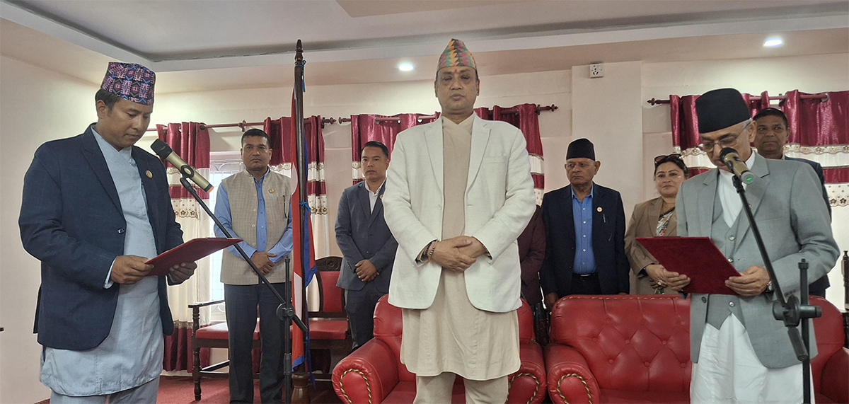 वाग्मती सरकारका मन्त्री बज्राचार्यले लिए शपथ