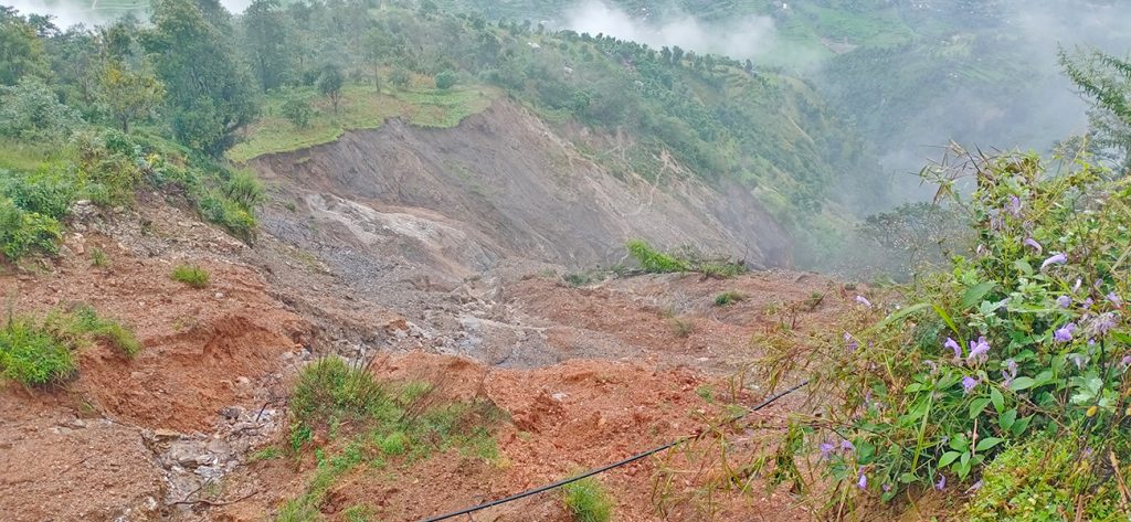बागलुङमा पहिरोमा १० जनाको मृत्यु