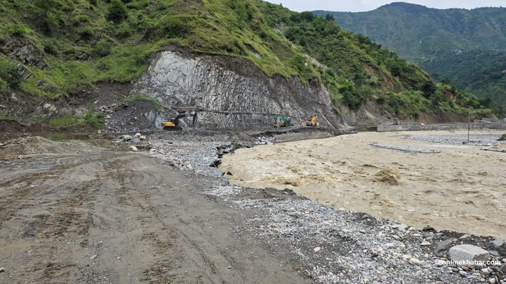 रोशी खोलाले बगाएका अस्थायी डाइभर्सन निर्माण सुरु