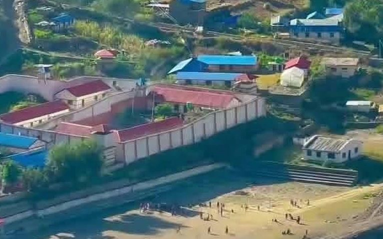डोल्पा कारागारबाट सुरुङ खनेर आठ कैदी फरार